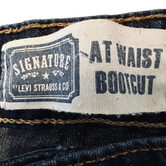 Levis, Signature - Jeans, at waist dark wash Boot Cut, Size 12L - Picture 10 of 11